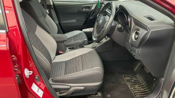Toyota Auris Icon Tech White #9
