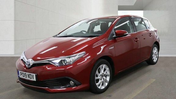 Toyota Auris Icon Tech 1.8 Hybrid Red #2