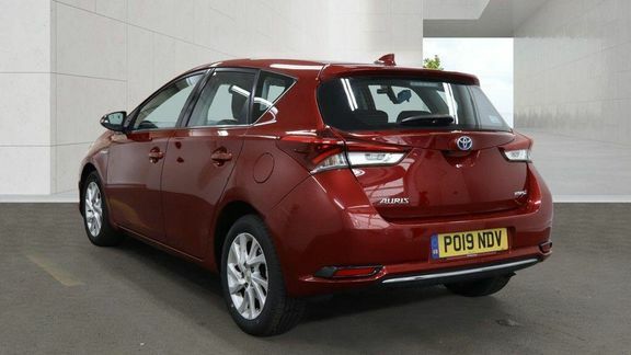 Toyota Auris Icon Tech 1.8 Hybrid Red #4
