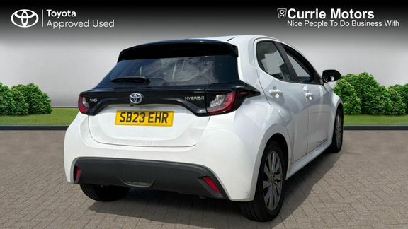 Toyota Yaris Icon SB23EHR White #2