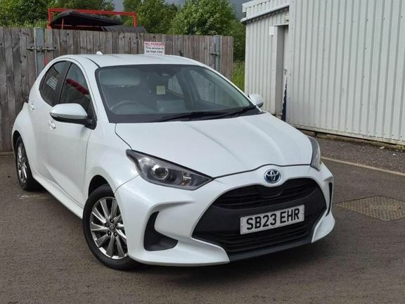 Toyota Yaris Icon White