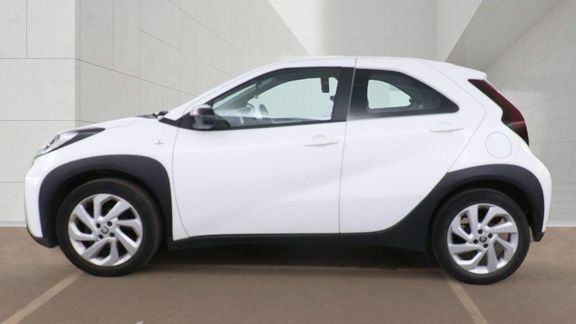 Toyota Aygo X Pure Automatic White #6