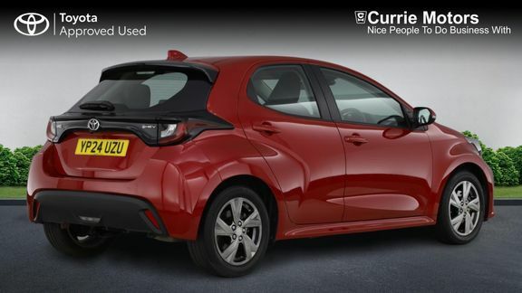 Toyota Yaris Icon  #2