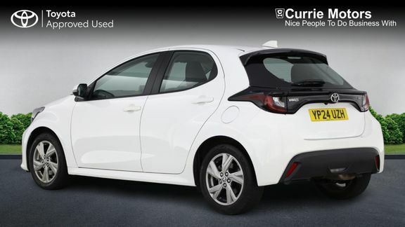 Toyota Yaris Icon White #4