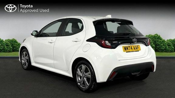 Toyota Yaris Icon White #3