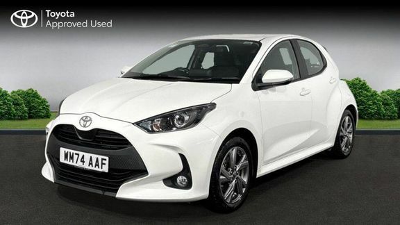 Toyota Yaris Icon White