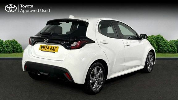 Toyota Yaris Icon White #2