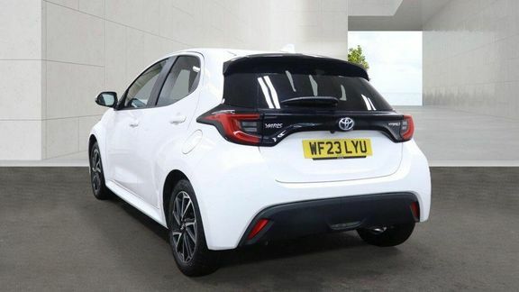 Toyota Yaris Design WF23LYU White #3