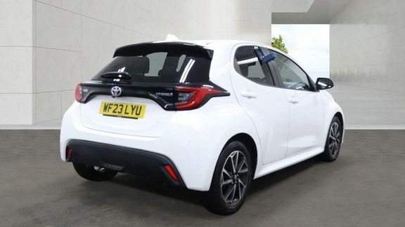 Toyota Yaris Design WF23LYU White #4