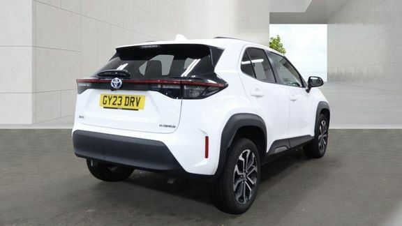 Toyota Yaris Cross Design Fwd GY23DRV White #4