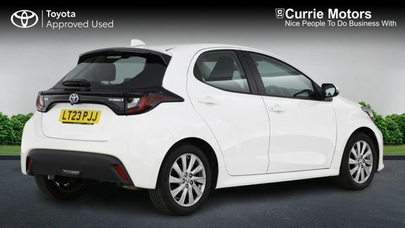 Toyota Yaris Icon White #2
