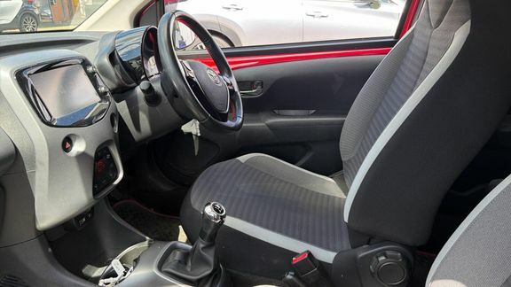 Toyota Aygo X X-plore M Red #5