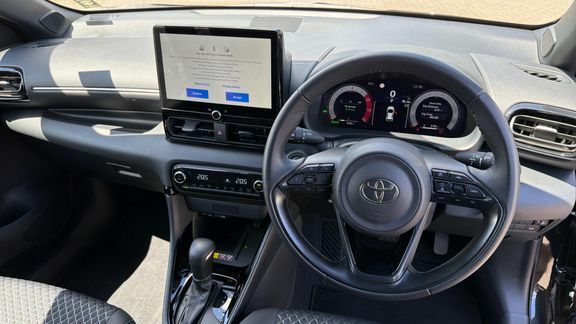 Toyota Yaris Excel Black #6