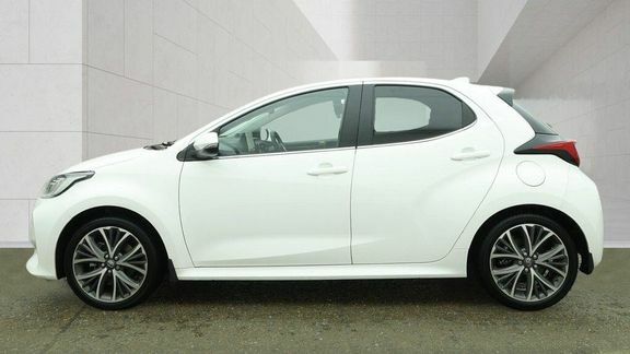 Toyota Yaris Excel White #6