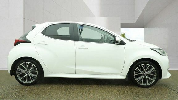 Toyota Yaris Excel White #5