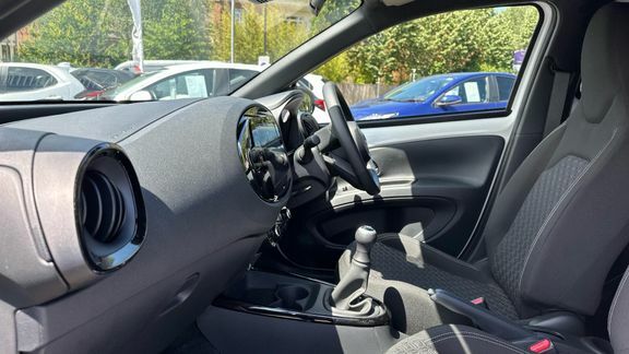 Toyota Aygo X Edge White #5