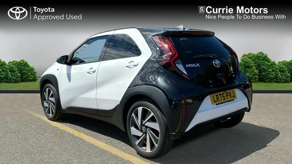 Toyota Aygo X Edge White #4