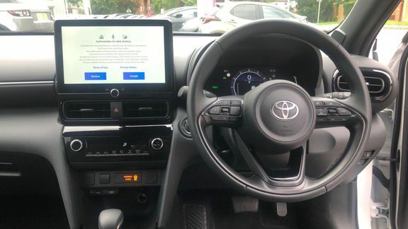 Toyota Yaris Cross Design Fwd 130Hp White #6