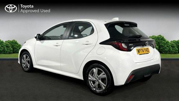 Toyota Yaris Icon White #3