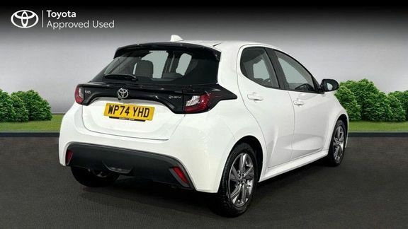 Toyota Yaris Icon White #2