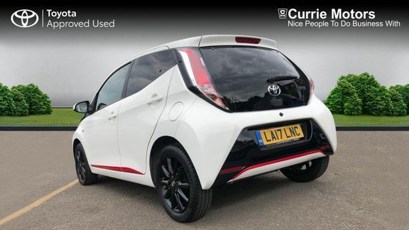 Toyota Aygo X X-press Man White #4