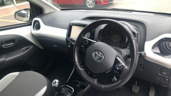 Toyota Aygo X X-press Man White #6