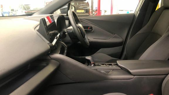 Toyota C-Hr Design 2.0 Phev White #5