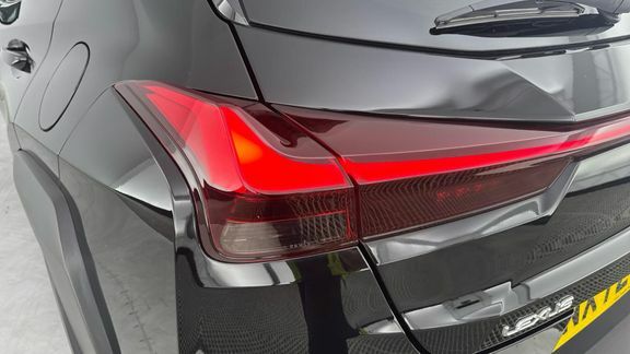 Lexus UX 300E 54.3Kwh Suv 204 Ps Black #39