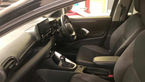Toyota Yaris Design LF73UVR Black #4