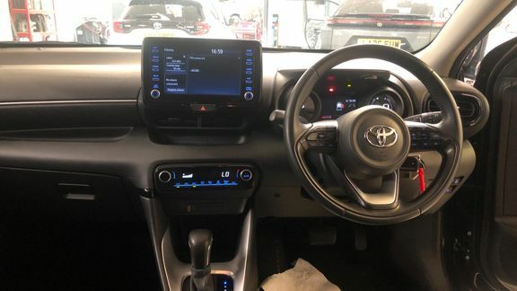 Toyota Yaris Design LF73UVR Black #5