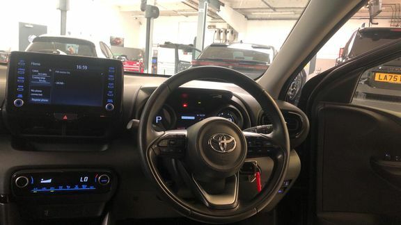 Toyota Yaris Design LF73UVR Black #6