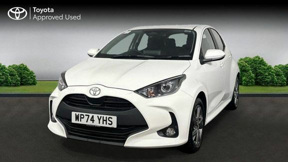 Toyota Yaris Icon White #2