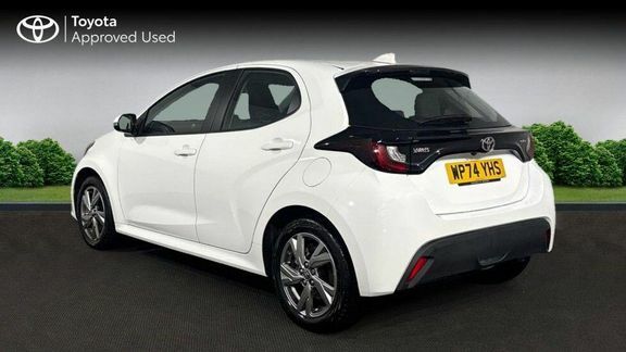 Toyota Yaris Icon White #6