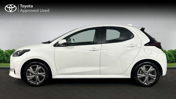 Toyota Yaris Icon White #5