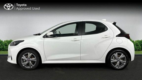 Toyota Yaris Icon White #5