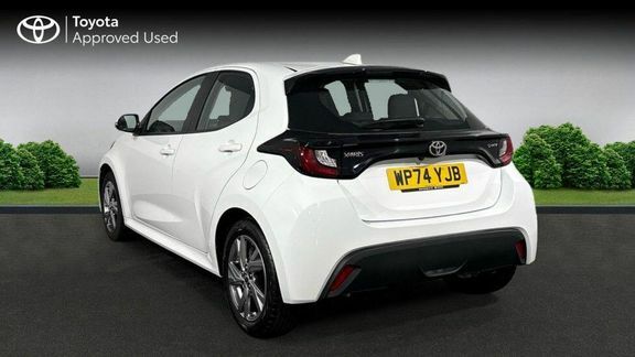 Toyota Yaris Icon White #6