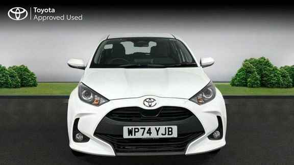 Toyota Yaris Icon White #3