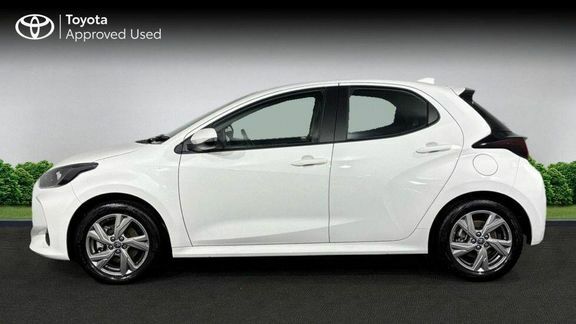 Toyota Yaris Icon White #5