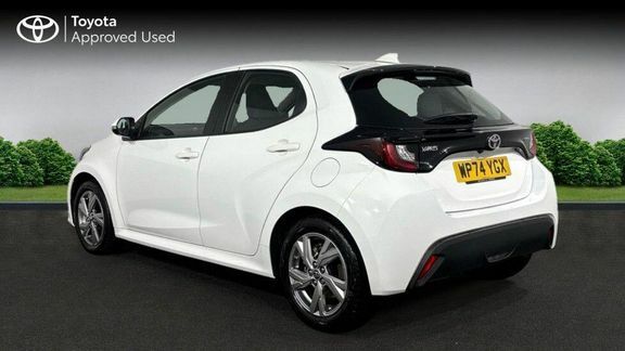Toyota Yaris Icon White #6