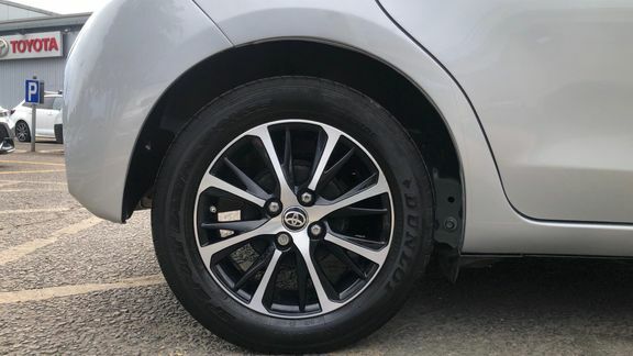 Toyota Yaris 1.0 Vvt-i Active Red #25