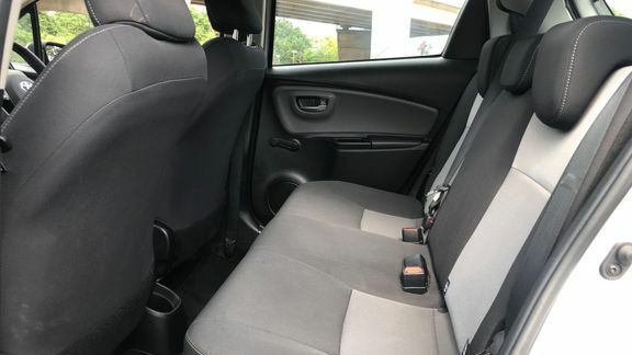 Toyota Yaris 1.0 Vvt-i Active Red #15