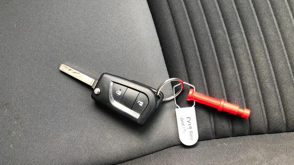 Toyota Yaris 1.0 Vvt-i Active Red #27