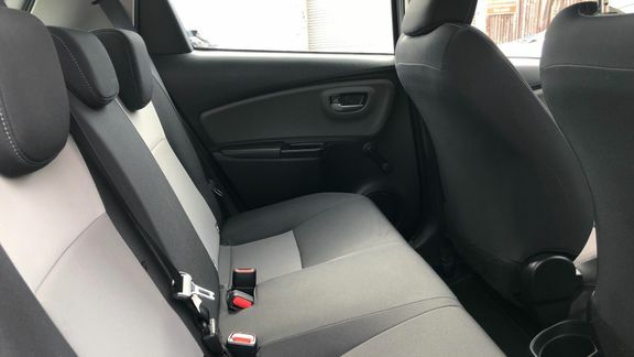 Toyota Yaris 1.0 Vvt-i Active Red #8