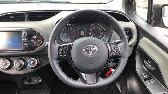 Toyota Yaris 1.0 Vvt-i Active Red #7