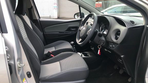 Toyota Yaris 1.0 Vvt-i Active Red #12