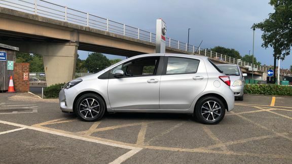 Toyota Yaris 1.0 Vvt-i Active Red #24