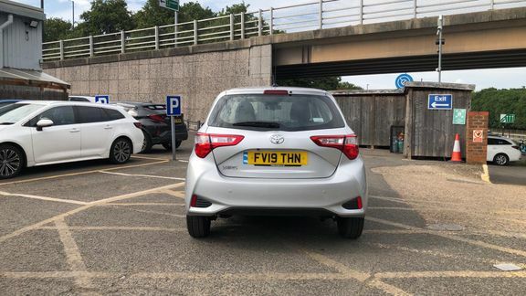 Toyota Yaris 1.0 Vvt-i Active Red #26