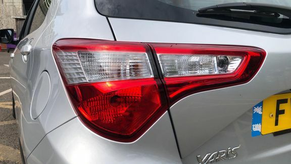 Toyota Yaris 1.0 Vvt-i Active Red #21