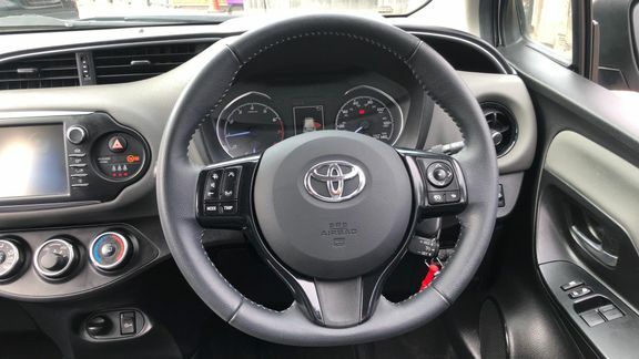 Toyota Yaris 1.0 Vvt-i Active Red #10