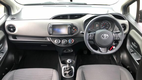Toyota Yaris 1.5 Vvt-i Icon Tech Euro 6  #6